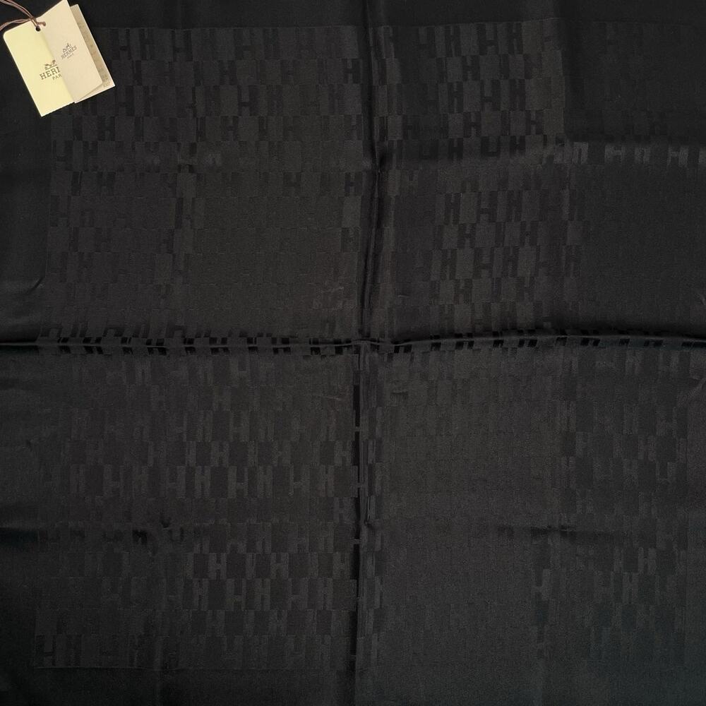 HERMES 100% Silk NWT Scarf